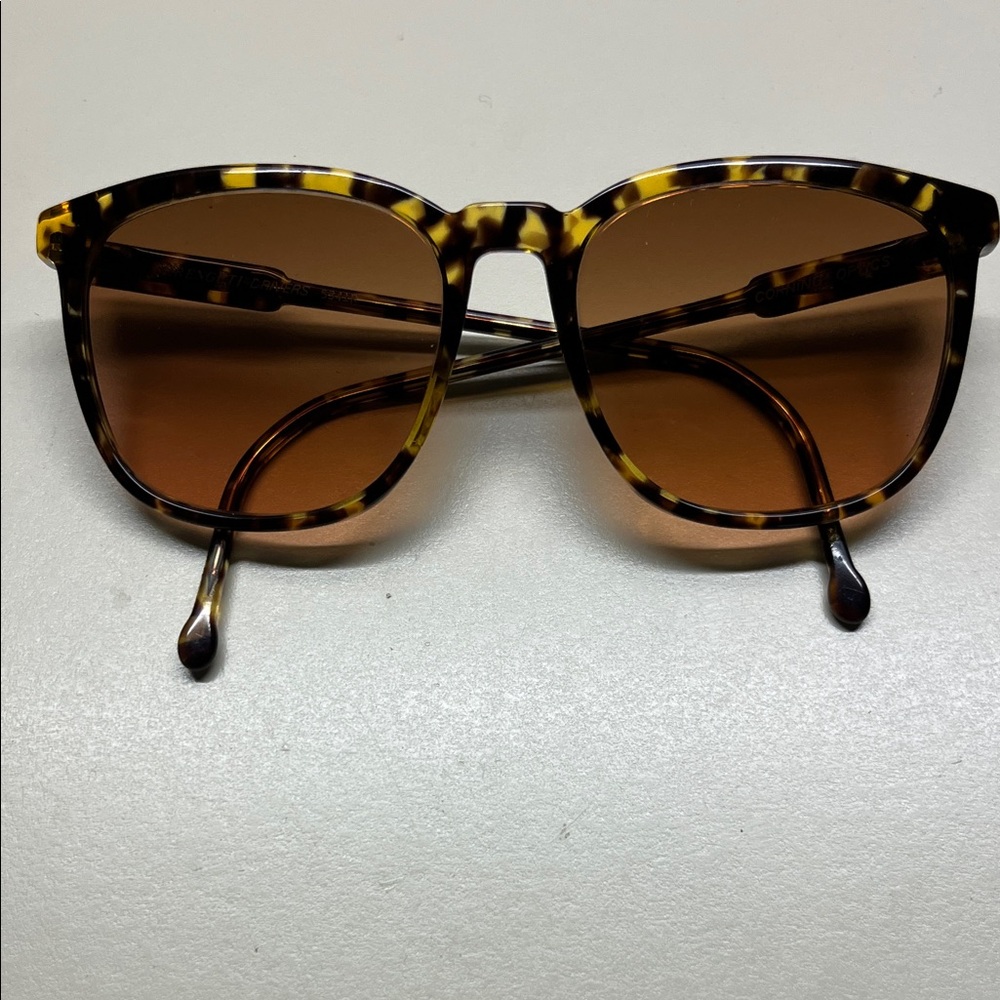 Serengeti sunglasses barely worn in case - Picture 2 of 2